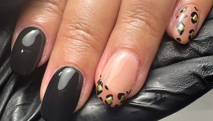 Sparkle Nails By Lynsey image 1