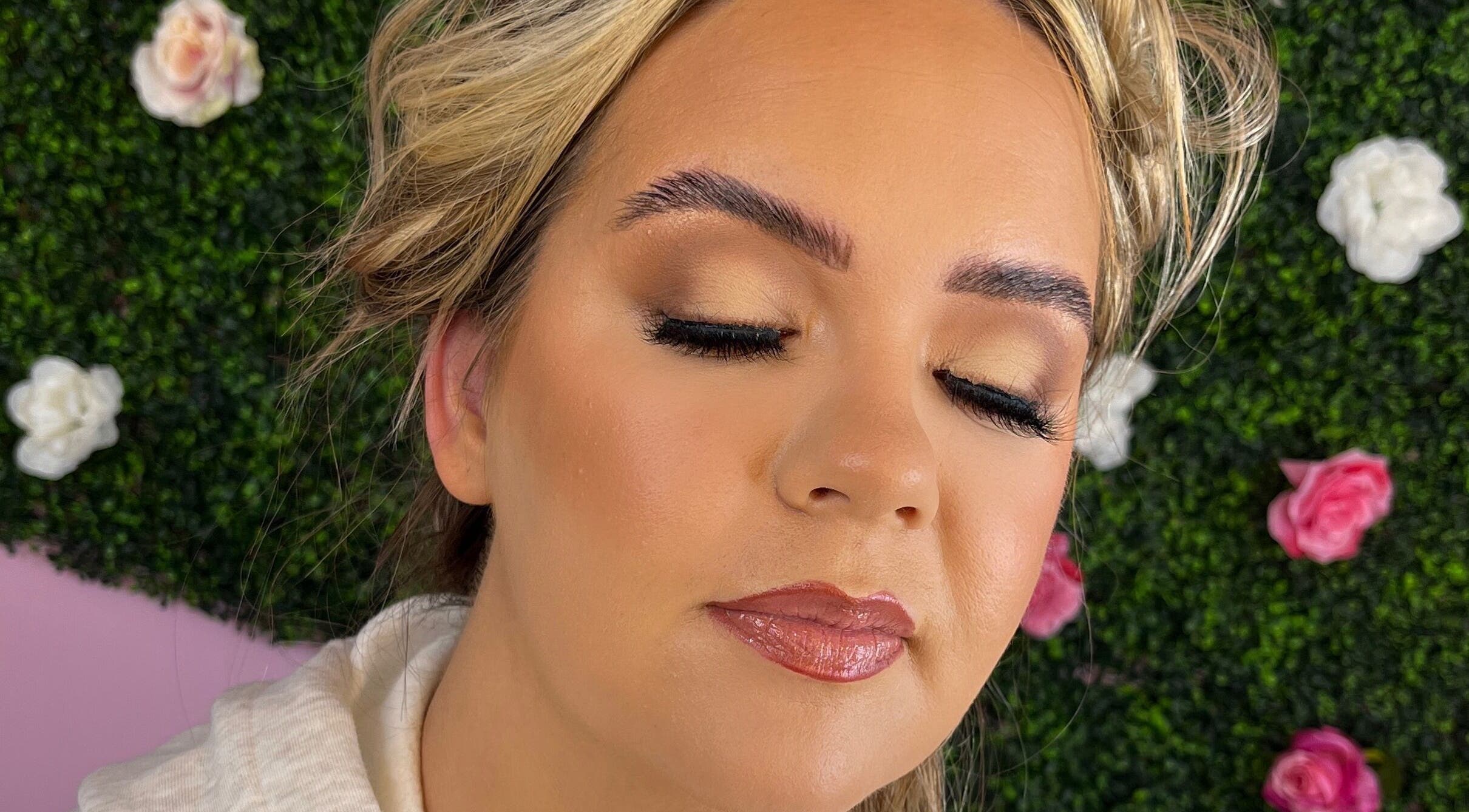 Elegant makeup look at Twenty2 Cosmetics, Clydebank, Scotland, GB. Natural tones with a floral backdrop.