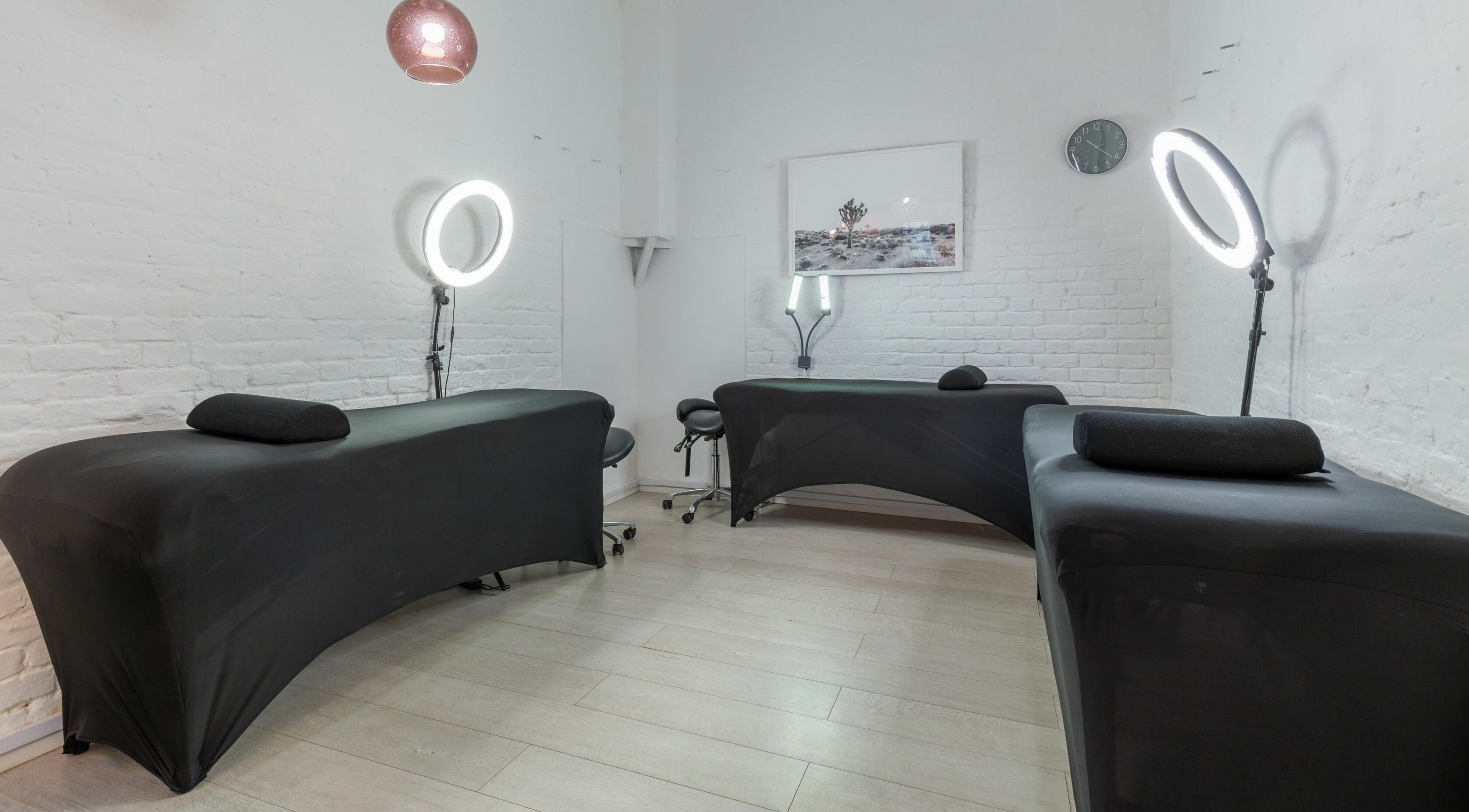 Interior of Jiemao Lashes & Brows Shoreditch in London, England, GB, featuring modern treatment beds and decor.