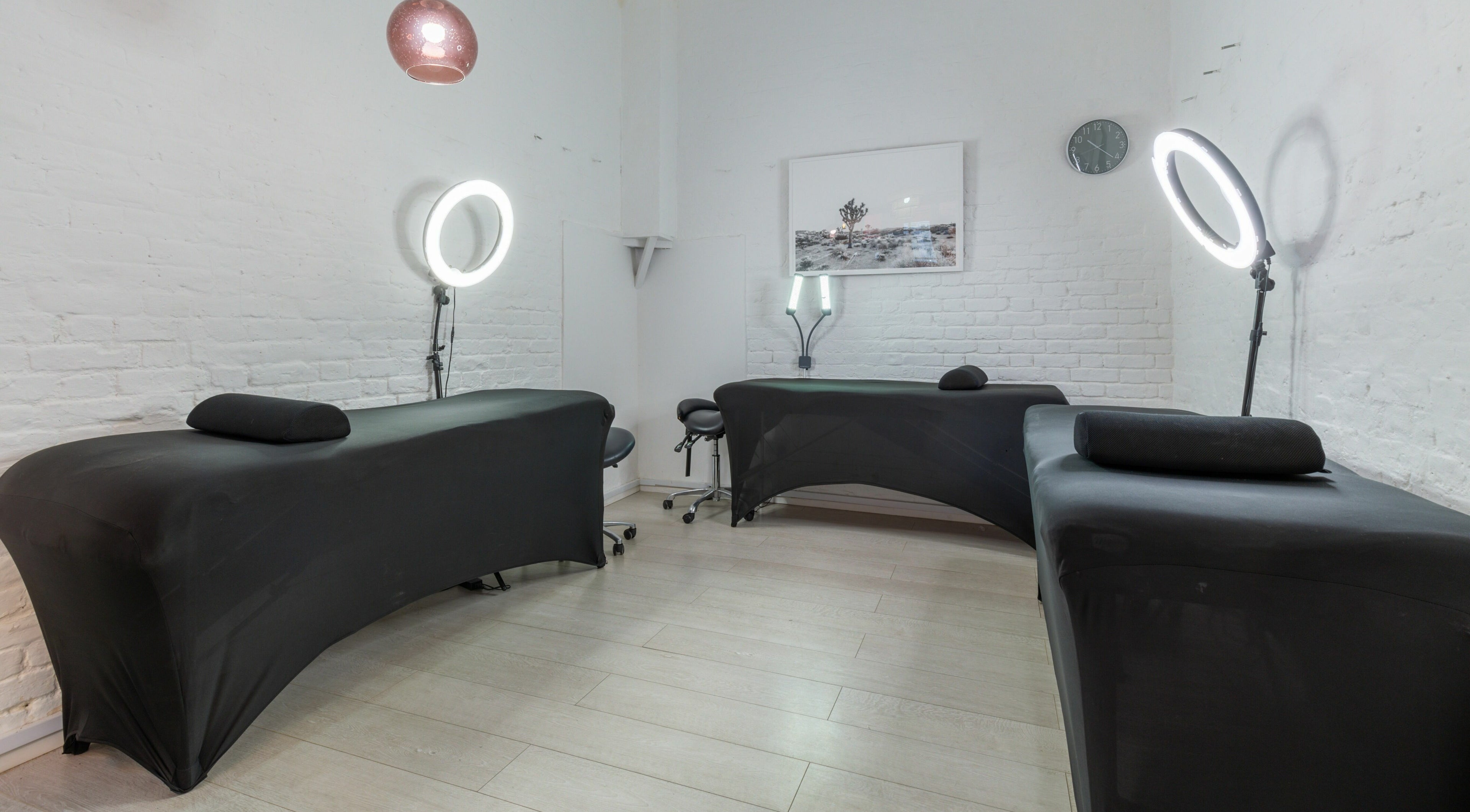 Interior of Jiemao Lashes & Brows Shoreditch in London, England, GB, featuring modern treatment beds and decor.
