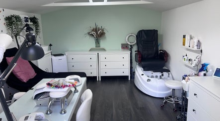 Cozy nail and beauty room at Rebecca-Emilie Nails & Beauty in Castle Donington, England, GB with modern decor.