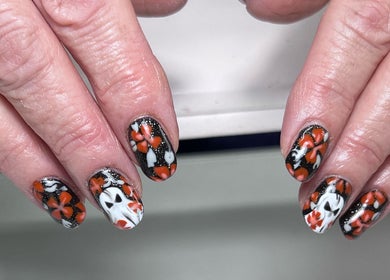 Halloween-themed nail art at Rebecca-Emilie Nails & Beauty, Castle Donington, England, GB.