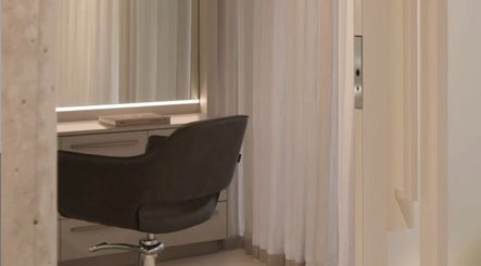 Modern salon chair and mirror at SJ Hair Collective, Innaloo, Western Australia, AU, offering a stylish ambiance.