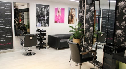Roya Beauty Salon - Skönhetssalong and Frisör Solna billede 2