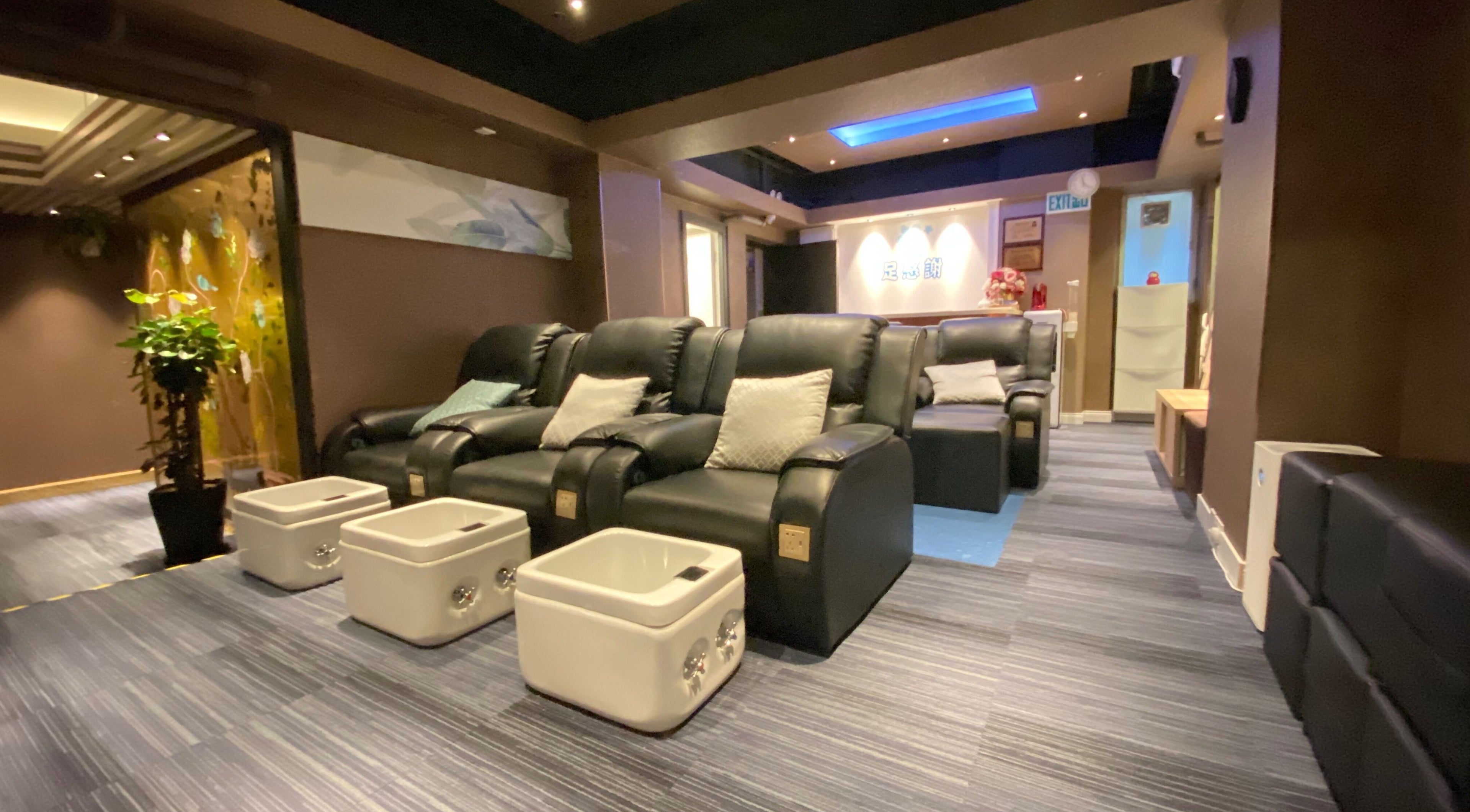 Luxurious seating area at Fanny Family Massage & Beauty 足感謝 經絡按摩會所, Kowloon, Kowloon, HK.