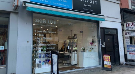 222 Edgware Road image 2