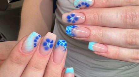 Elegant blue floral nail art at Lauren Jeffrey Nails, East Calder, Scotland, GB.
