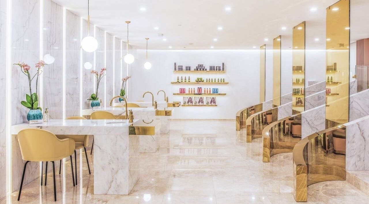 Luxurious interior of Pavitra Beauty Salon in Al Kuwayt, Al Asimah Governate, KW, showcasing elegant design.
