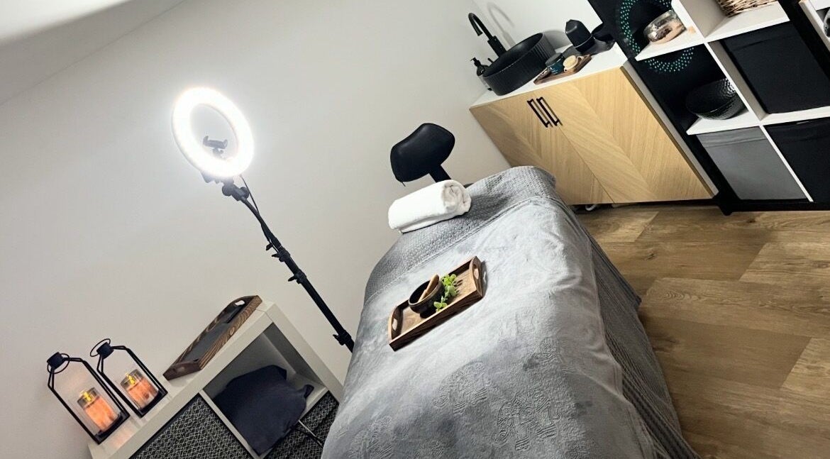 Relaxing massage room at Lash Amour Beauty & Massage, Aldershot, England, GB, featuring a soothing ambiance.