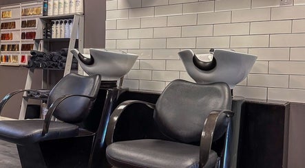 Stylish wash stations at Mane Street Salon LLP, East Grinstead, England, GB.