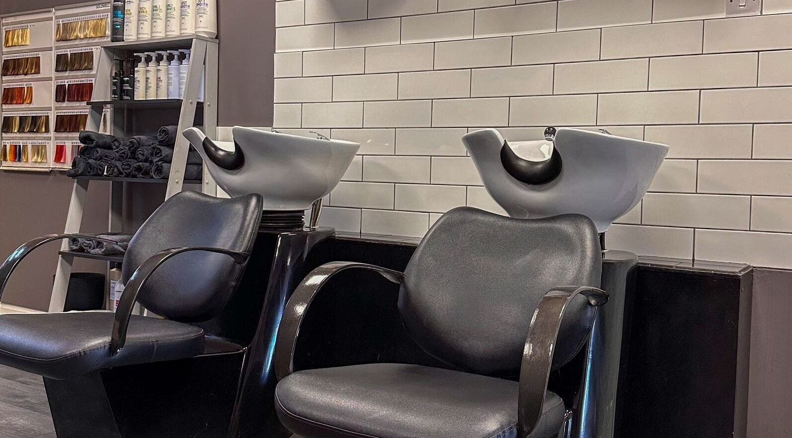 Stylish wash stations at Mane Street Salon LLP, East Grinstead, England, GB.