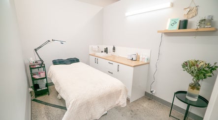 Hollywood Lash Studio