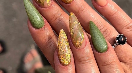Detailed nail art by Amylee Whitehouse - Nail Artist and Trainer in Chesterfield, England, GB.