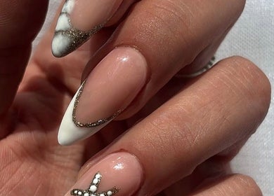 Stylish nail art by Amylee Whitehouse - Nail Artist and Trainer, Chesterfield, England, GB.