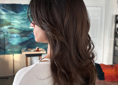 Elegant hairstyle at Sodada Salon, showcasing wavy hair design in Miami, Florida, US.