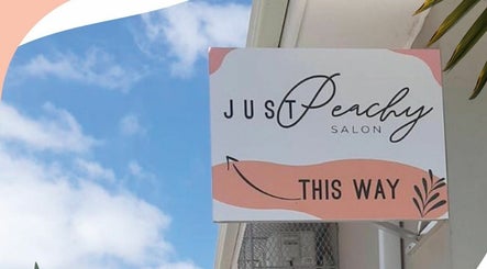 Just Peachy Salon  – obraz 3