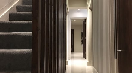Elegant hallway in Thy Spa Oxford, featuring plush carpet and modern design, Oxford, England, GB.