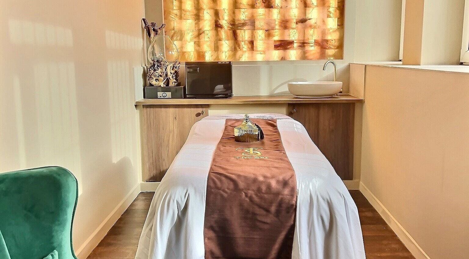 Relaxing spa room at Thy Spa Bath in Bath, England, GB, featuring a cozy massage table and serene ambiance.