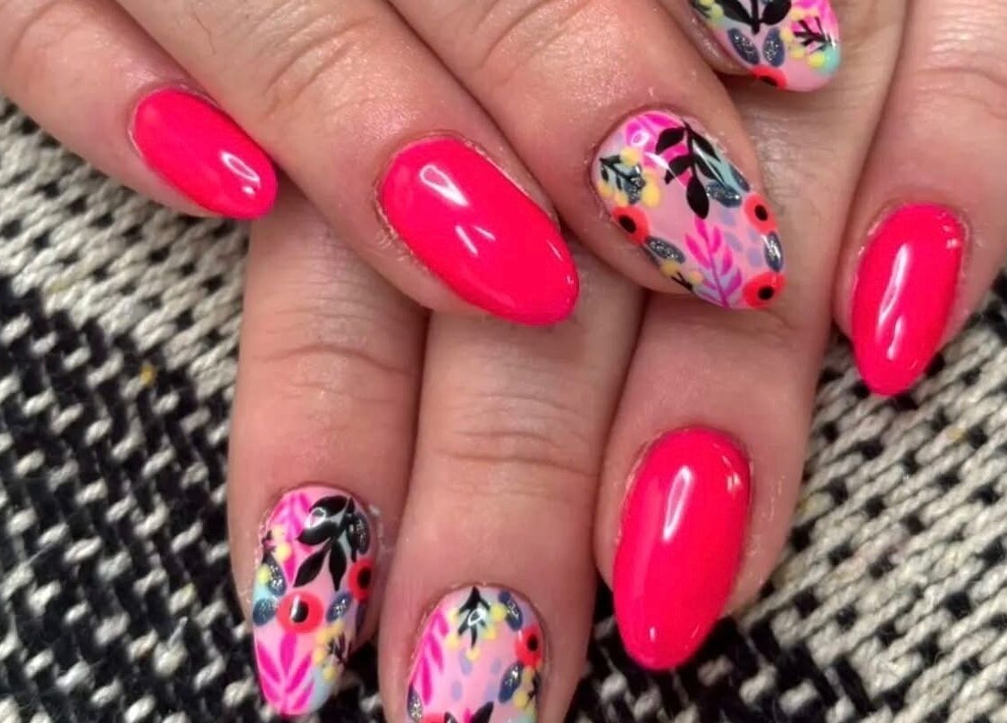 Bright floral nail art at Salon Beautè in Hillcrest, Kwazulu-natal, ZA, showcasing expert craftsmanship.