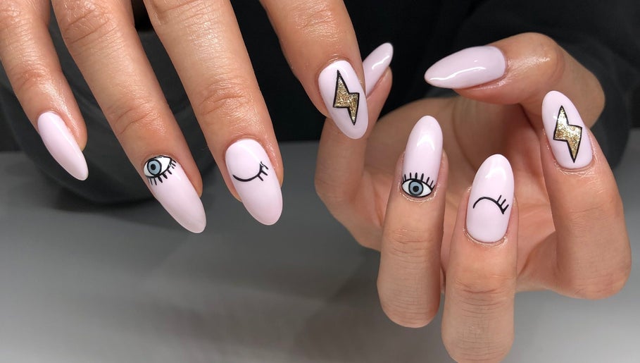 Caitlin’s Nail Room image 1