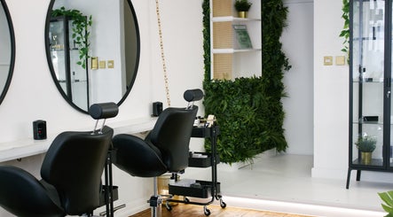 Zoe’s Brow and Beauty Bar, bild 2