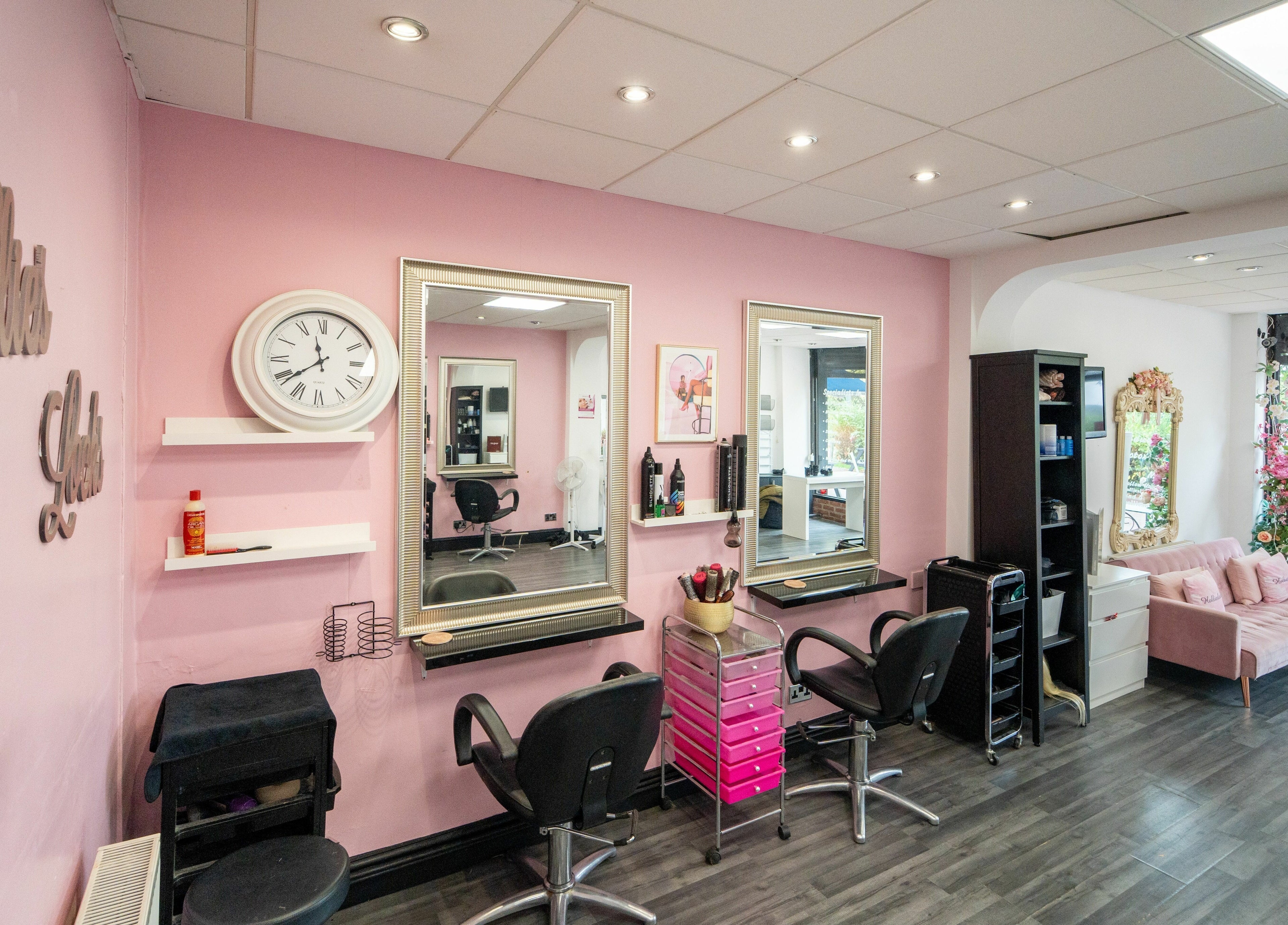 Hollieslocks Salon in Hornchurch, England, GB, featuring stylish pink decor and elegant mirrors.