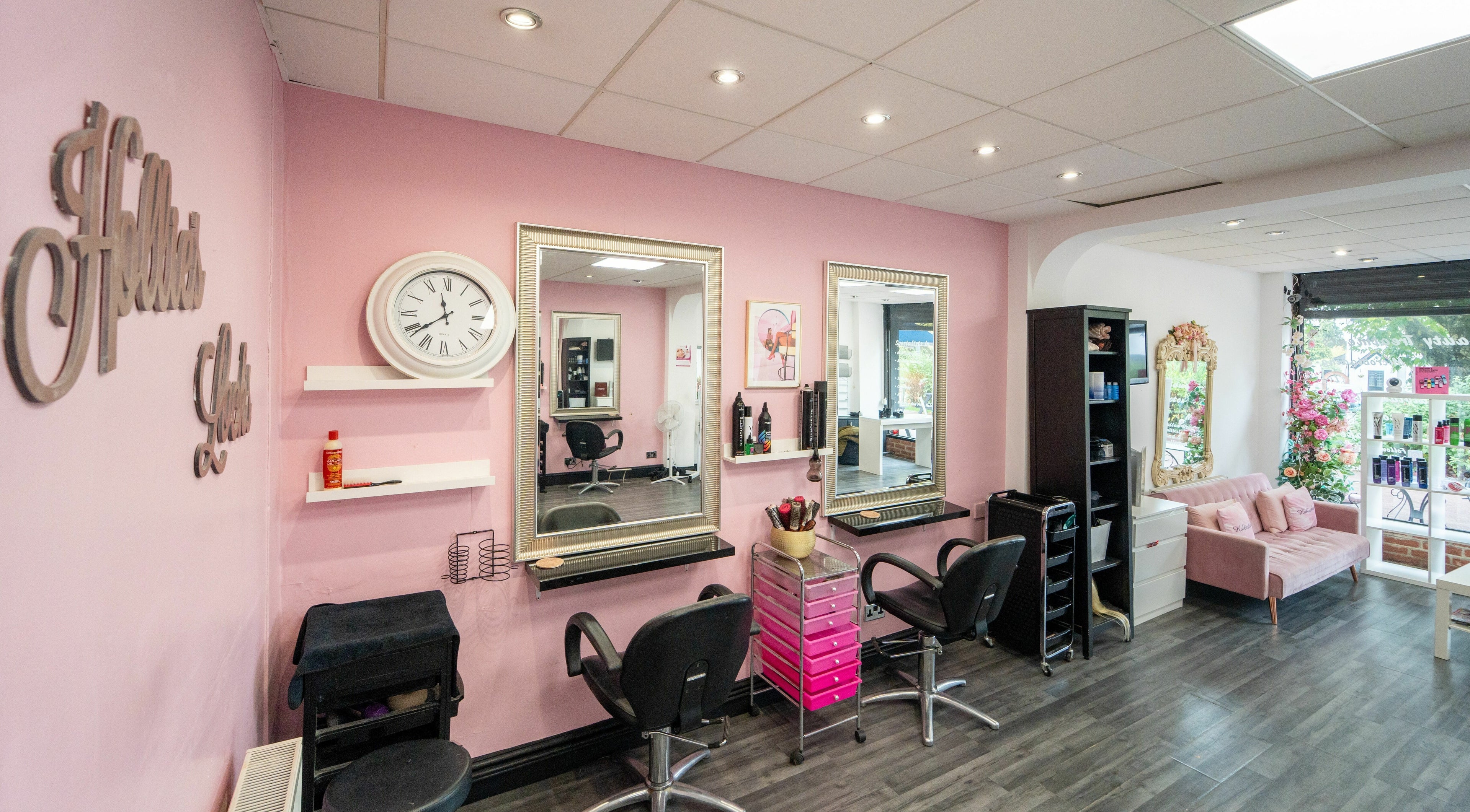 Hollieslocks Salon in Hornchurch, England, GB, featuring stylish pink decor and elegant mirrors.