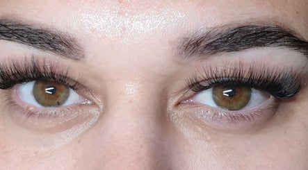Statement Lashes image 2