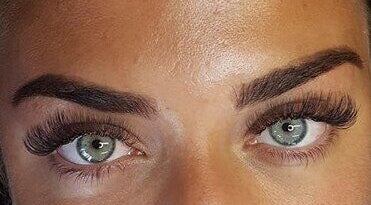 Statement Lashes image 3