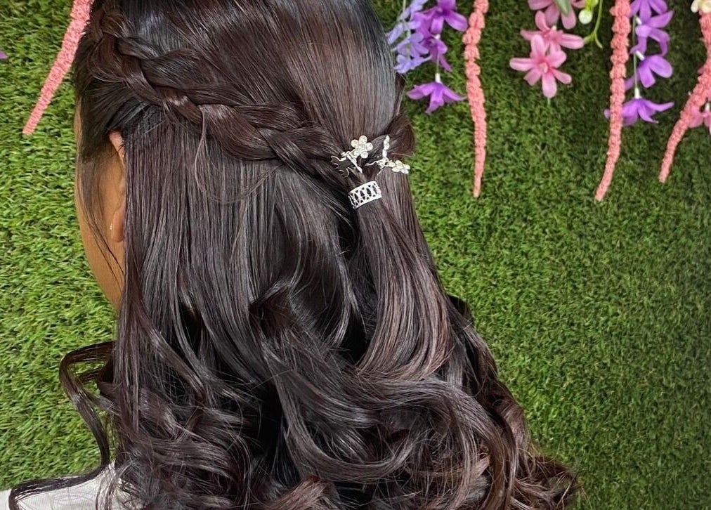 Beautiful braided hairstyle at Alexa’s Dominican Salon in Woodbridge Township, New Jersey, US.