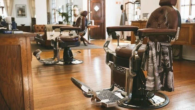 Hines and Harley Men's Grooming Lounge – obraz 1
