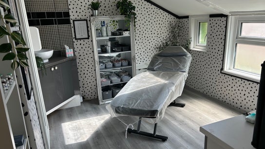 Hair & Aesthetics by Lisa Radford at Alchemy