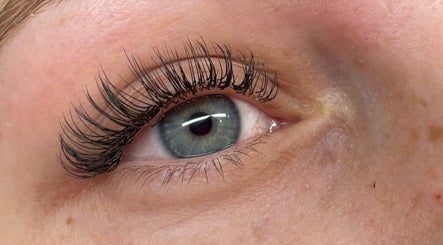 Clare Lobb Lashes and Beauty image 3