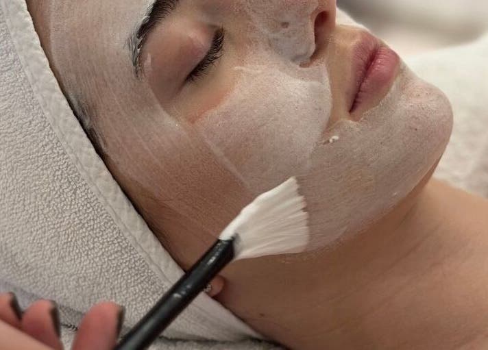 Relaxing facial treatment at Legacy Novi Beograd, Београд, RS, enhancing skin radiance and wellness.