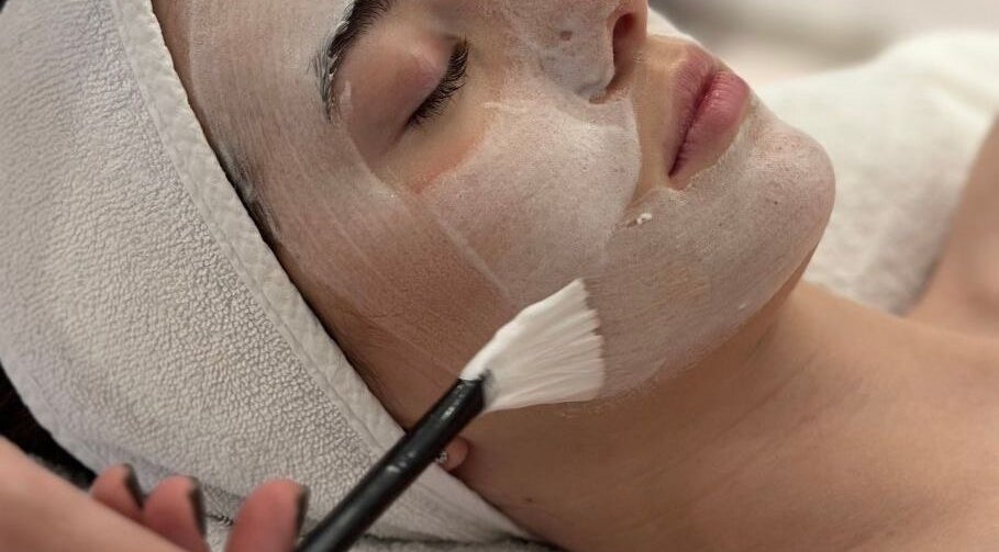 Relaxing facial treatment at Legacy Novi Beograd, Београд, RS, enhancing skin radiance and wellness.