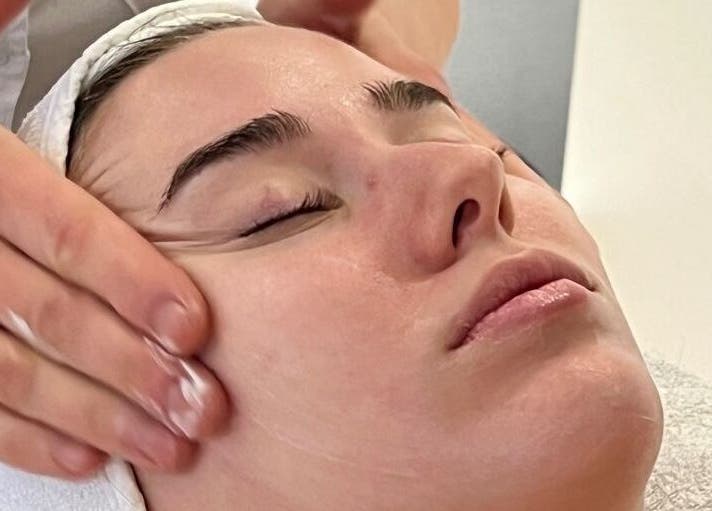 Relaxing facial treatment at Legacy Novi Beograd, Београд, RS, highlighting expert skin care techniques.