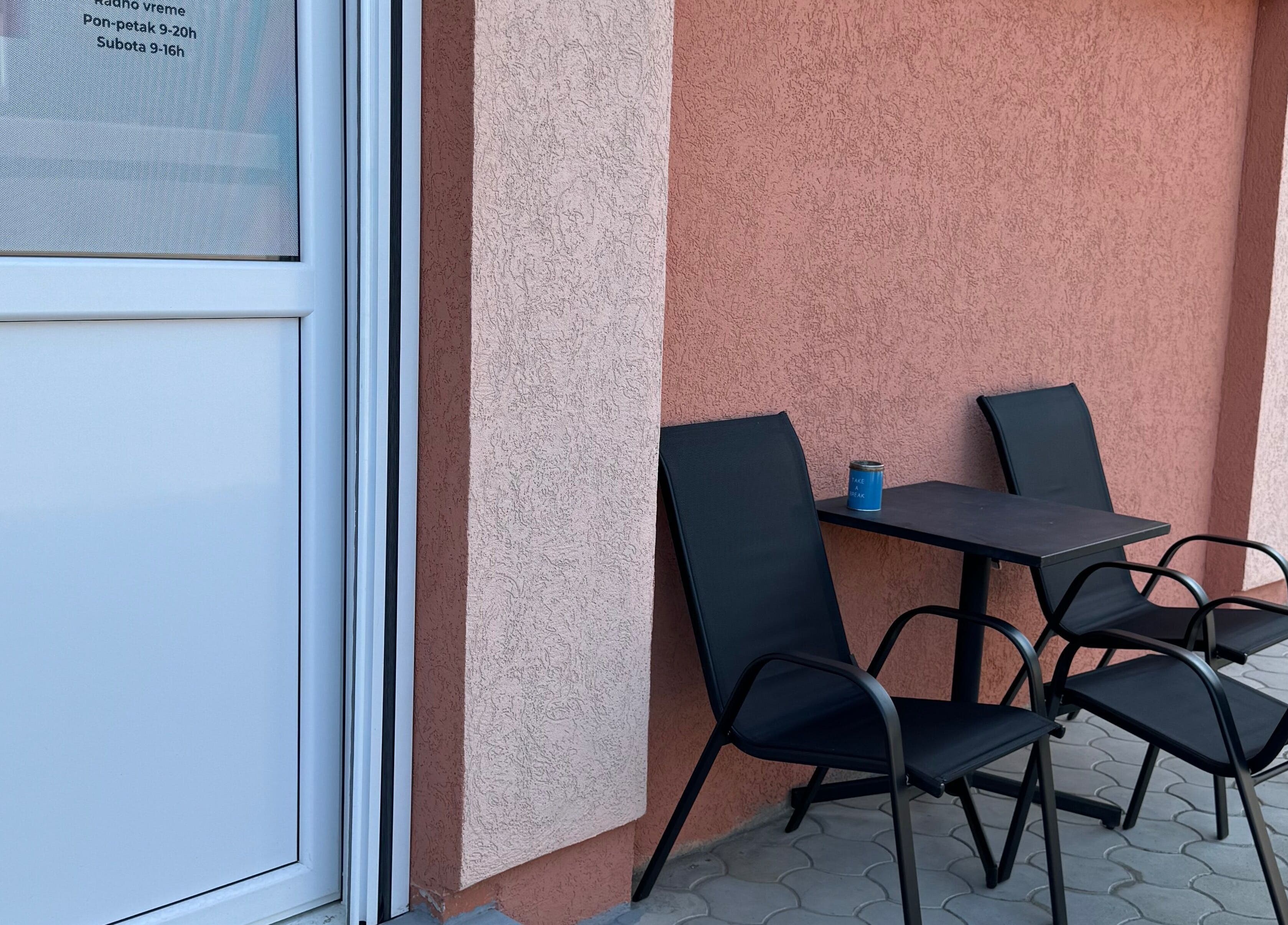 Chic patio seating at Legacy Jakovo, Jakovo, RS, offering a peaceful outdoor setting.