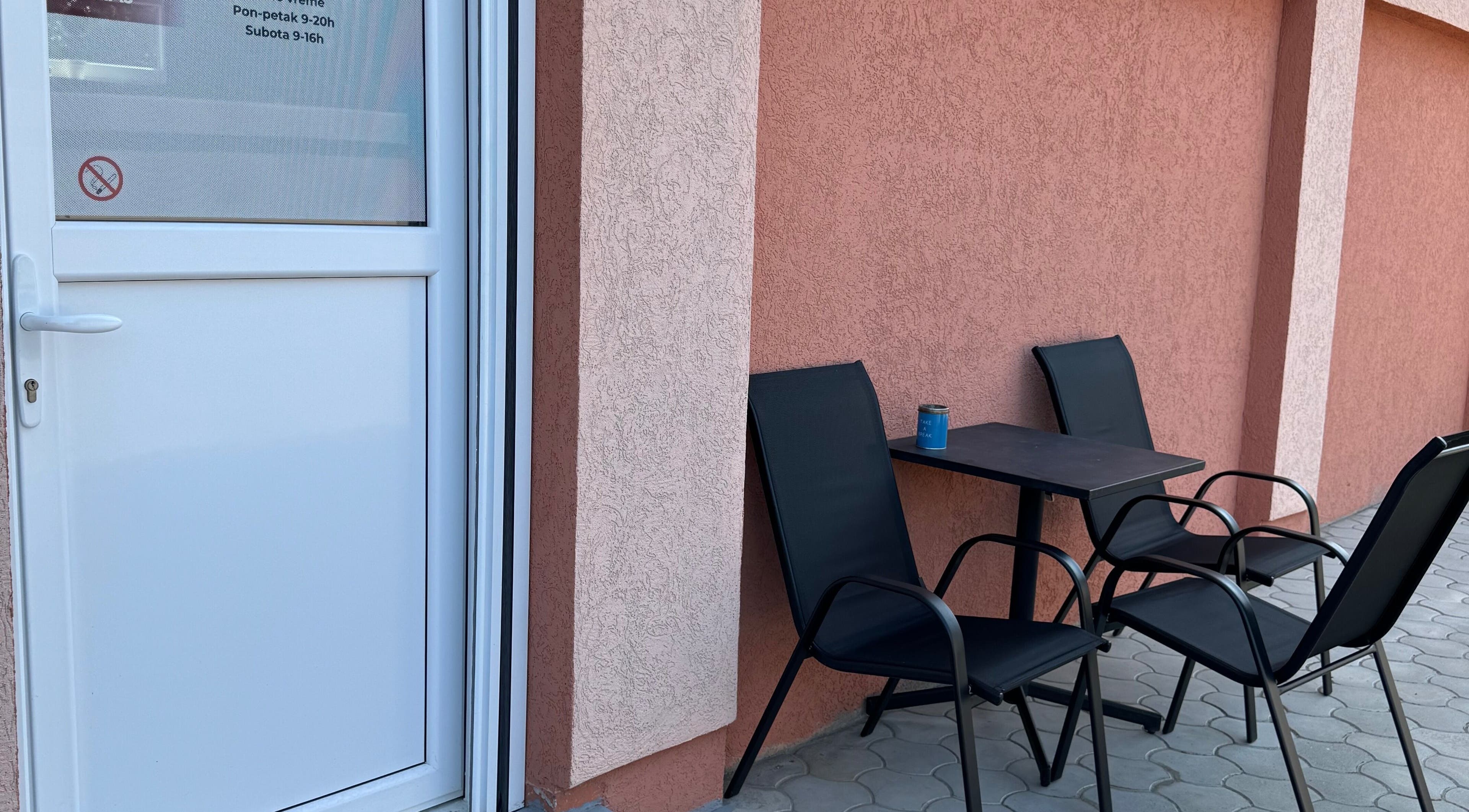 Chic patio seating at Legacy Jakovo, Jakovo, RS, offering a peaceful outdoor setting.