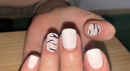 Ellese Beauty image 2