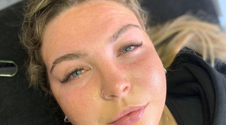 Ellese Beauty image 3