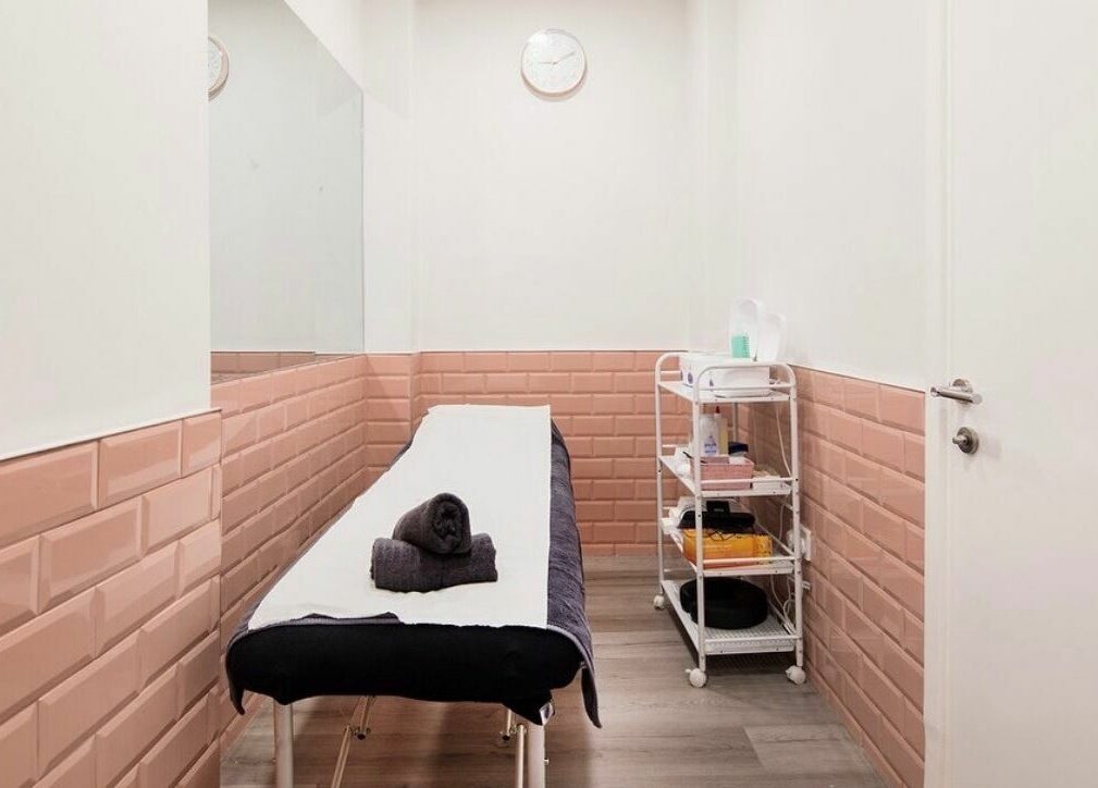 Cozy treatment room at Belle Ame Beauty Champagne Lounge, London, England, GB. Welcoming and relaxing ambiance.