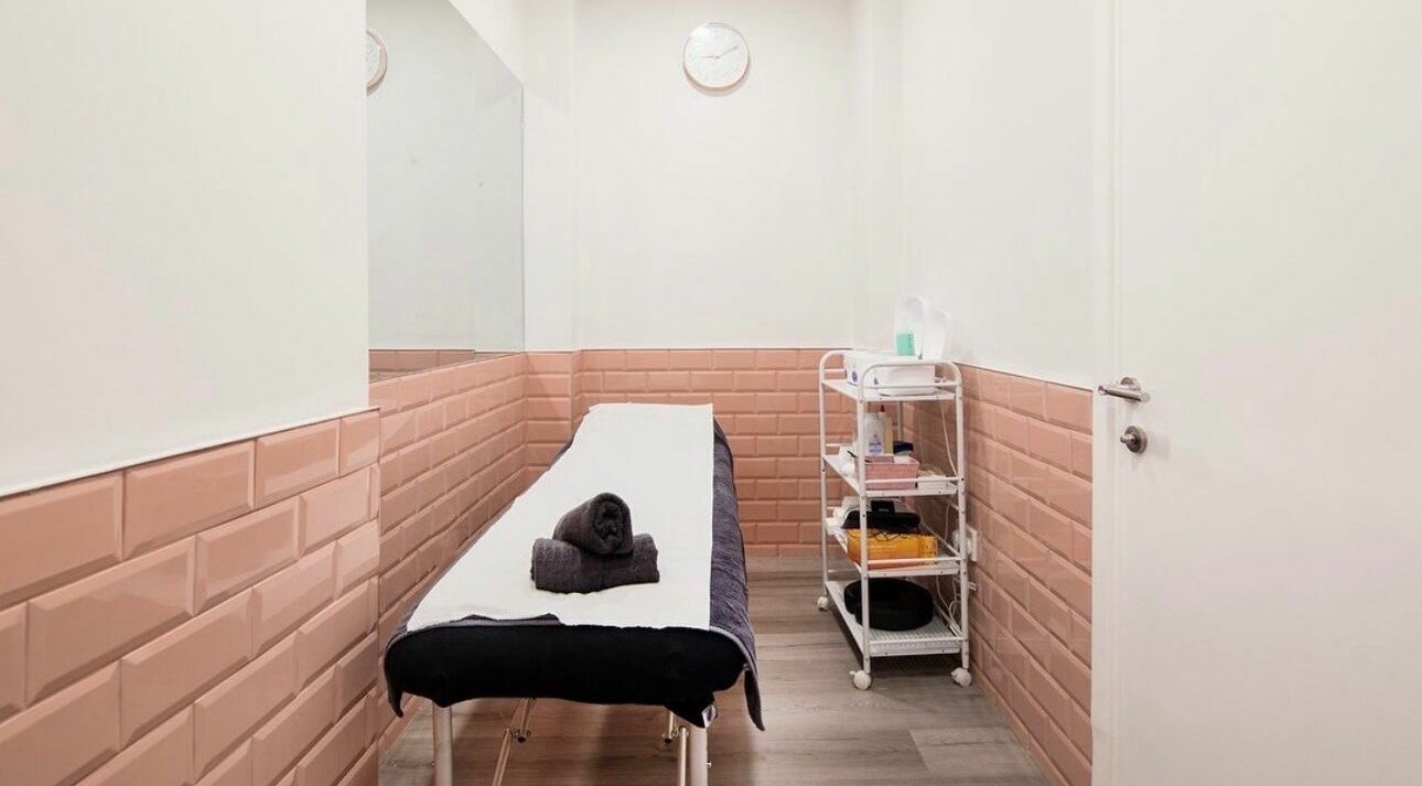 Cozy treatment room at Belle Ame Beauty Champagne Lounge, London, England, GB. Welcoming and relaxing ambiance.