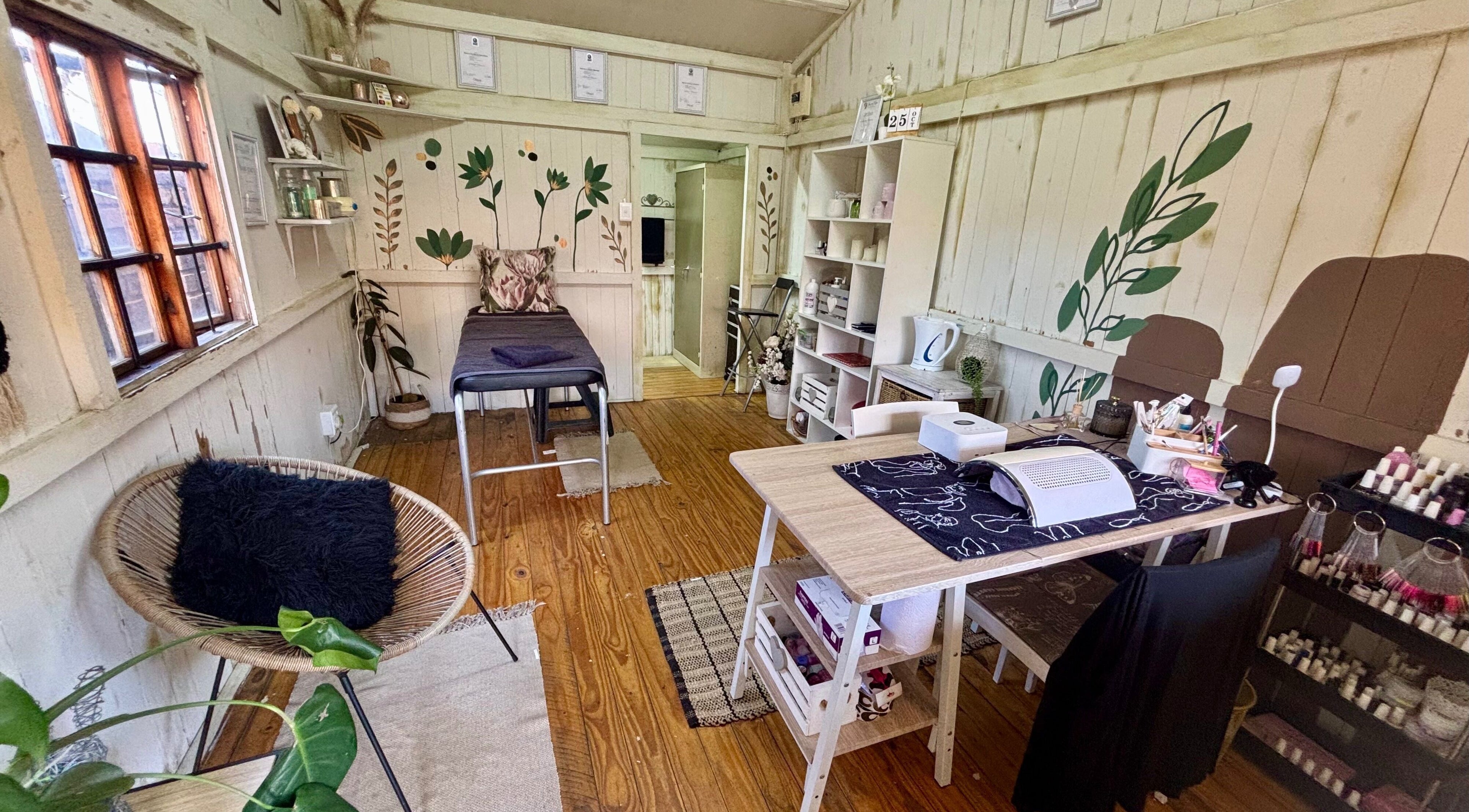 Cozy beauty room at Nails and Beauty by Ashleigh, Boksburg, Gauteng, ZA with nail and massage stations.