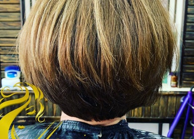 Chic bob hairstyle at Monica Mobil hairdresser in London, GB.