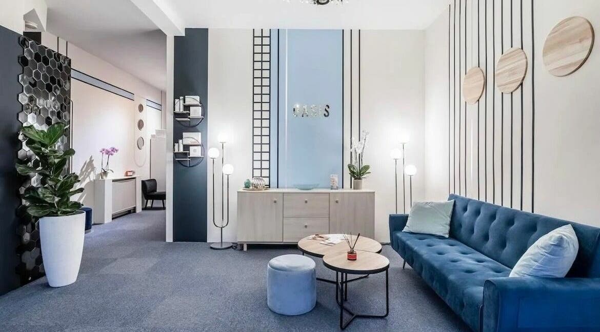 Chic lounge area at Oasis Amsterdam, Amsterdam, Noord-Holland, NL, with modern decor and plush seating.