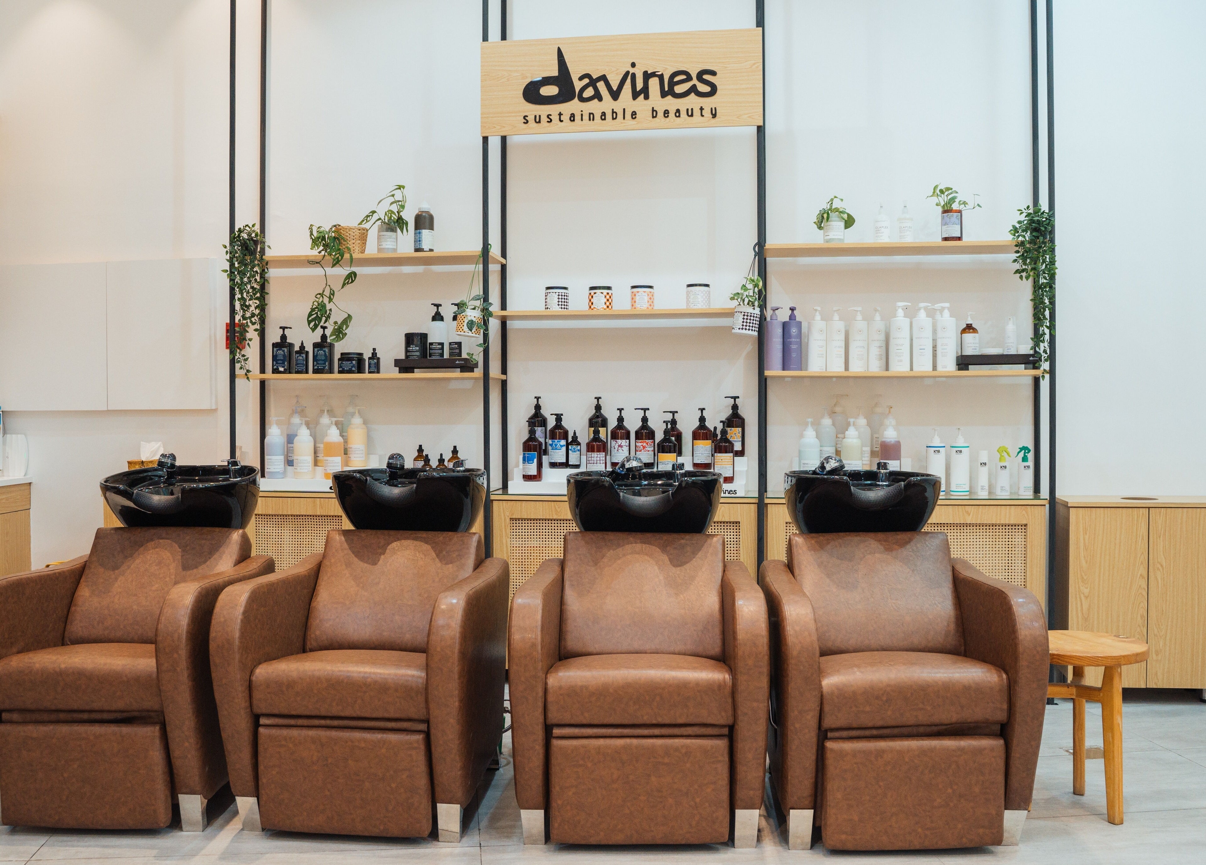 Luxurious wash stations at Boho Salon AD in Abu Dhabi, Abu Dhabi, AE, with modern decor and premium products.