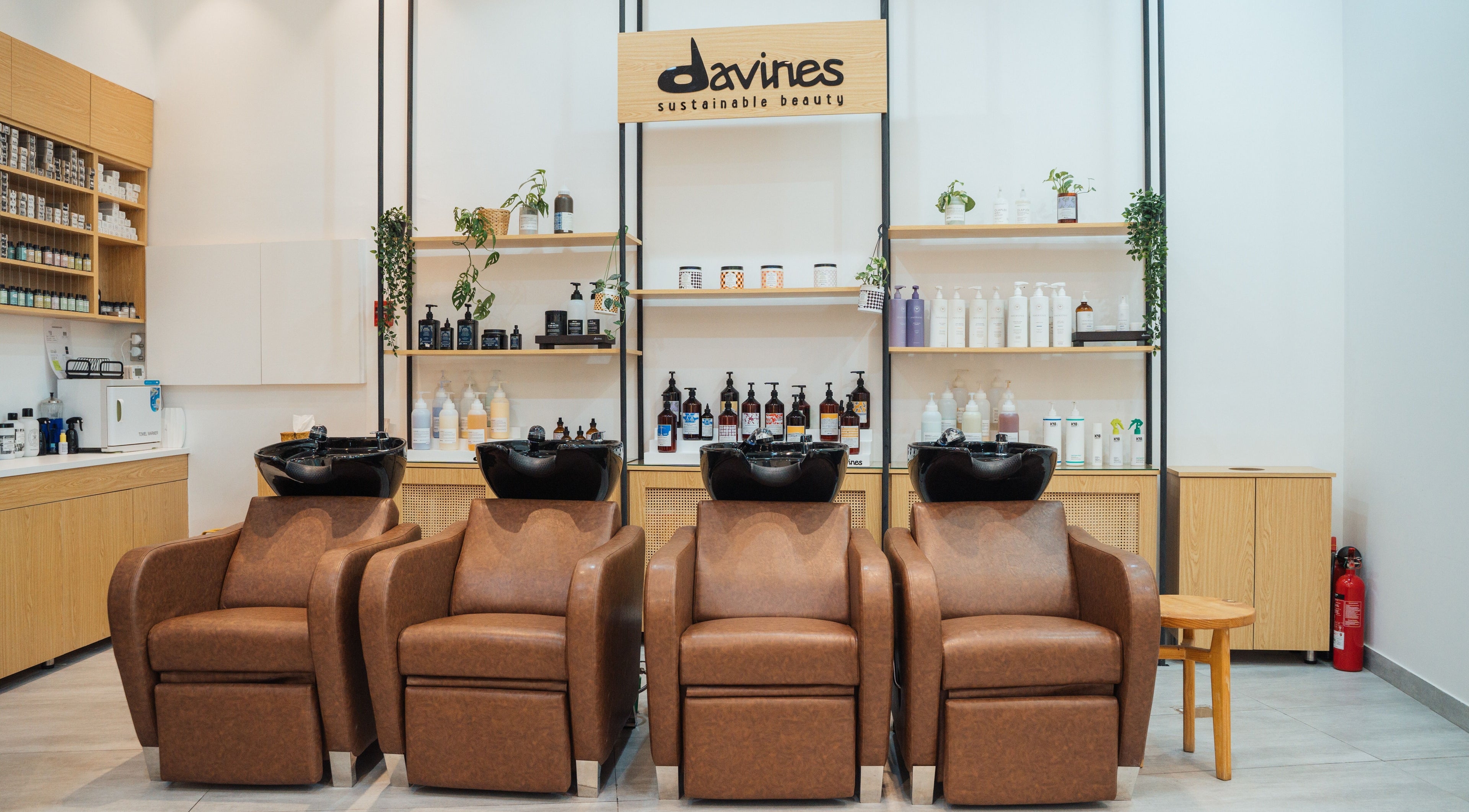 Luxurious wash stations at Boho Salon AD in Abu Dhabi, Abu Dhabi, AE, with modern decor and premium products.