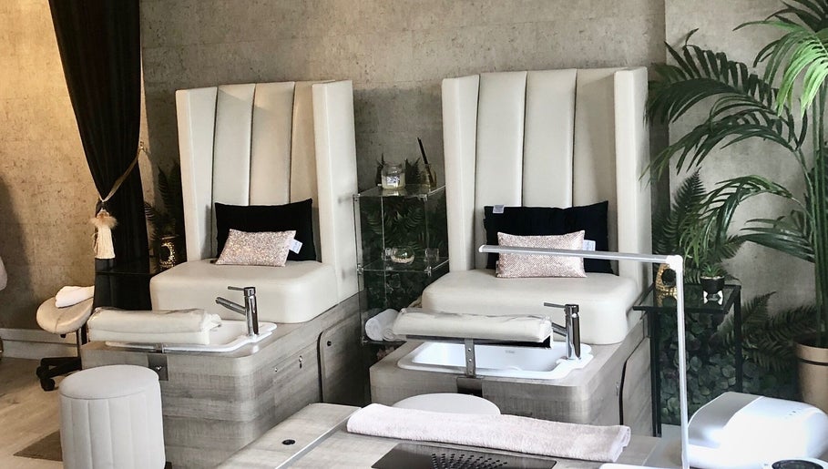Suite Nails & Beauty image 1