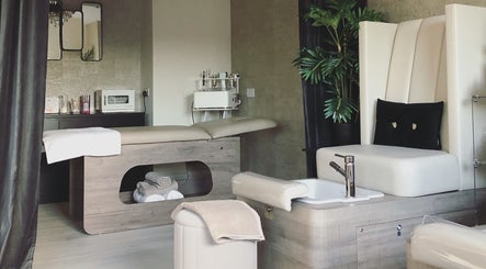 Suite Nails & Beauty image 3