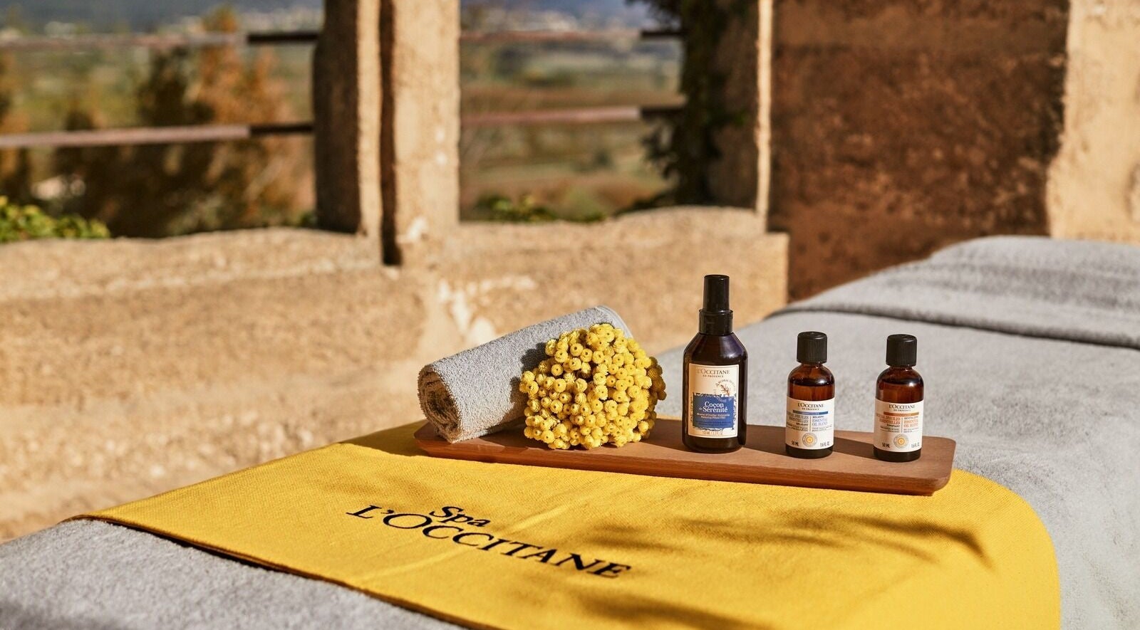 Produtos de spa no Spa Intercontinental Estoril em Estoril, Lisboa, PT, destacando tranquilidade e bem-estar.